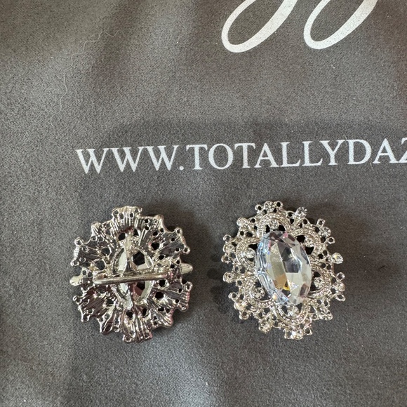 125 Rhinestone Decorative Napkin Rings and 125 Rhinestone Decorative Buckles - Picture 3 of 5